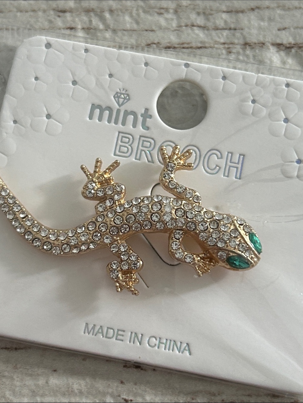 5/$25 mint Gold Crystal Gecko Brooch with Green Eyes